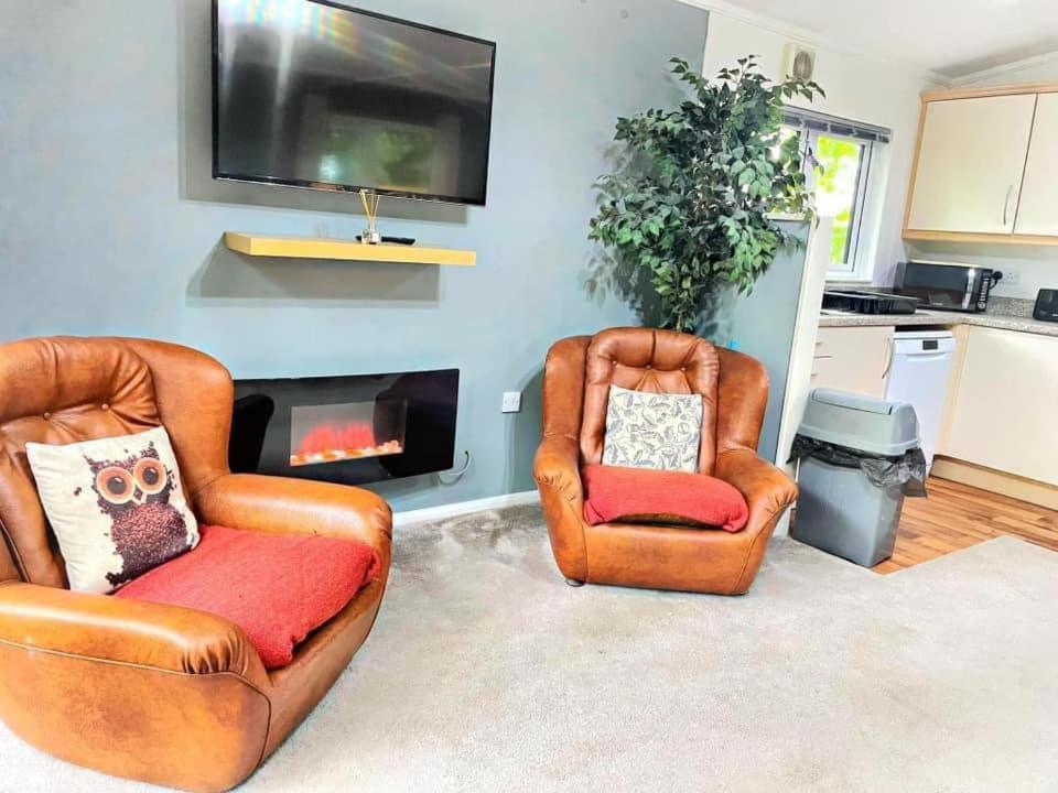 Woodland View -Hot Tub-Tenby-Carmarthen-سانت كليرز المظهر الخارجي الصورة