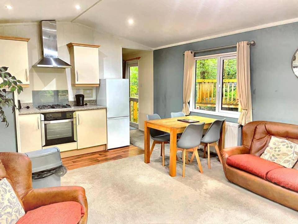 Woodland View -Hot Tub-Tenby-Carmarthen-سانت كليرز المظهر الخارجي الصورة