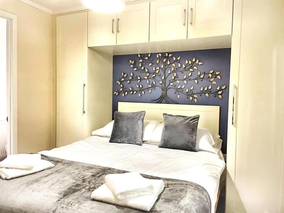 Woodland View -Hot Tub-Tenby-Carmarthen-سانت كليرز المظهر الخارجي الصورة